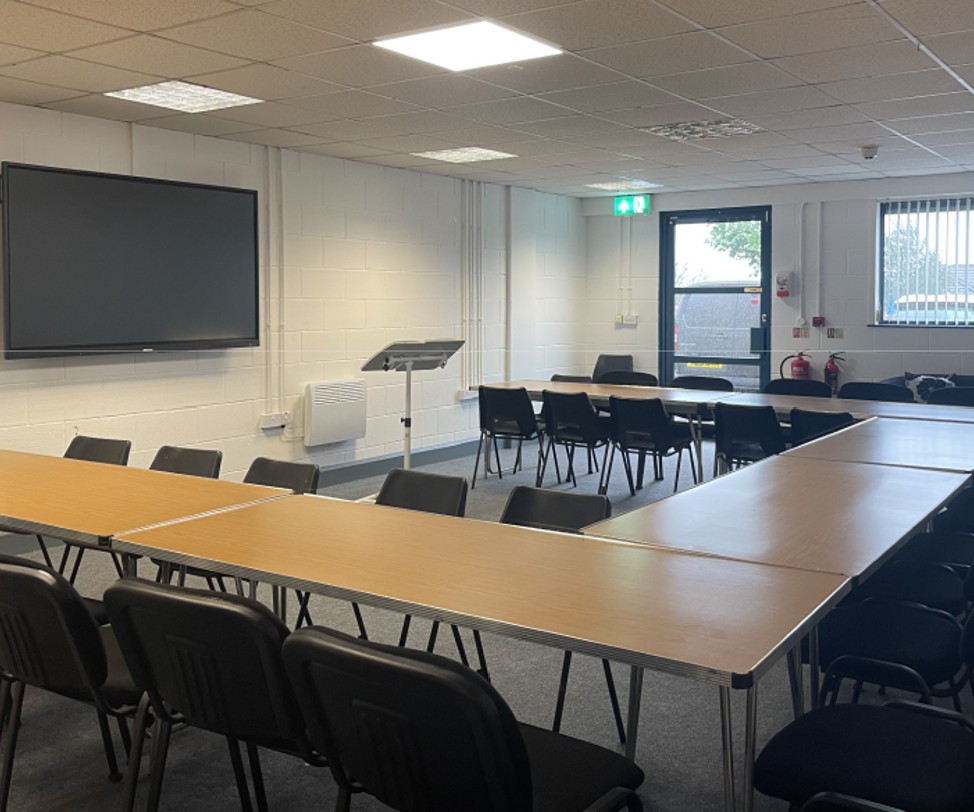 Room with wall-mounted presentation screen